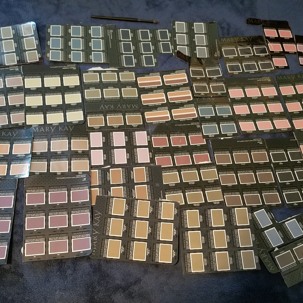 Mary Kay Eye Shadow Sample Lot with Shadow Brush